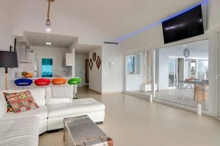 Luxury Penthouse With Jacuzzi And Seaviews Benalmadena